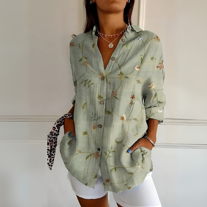 Blusa Floral Abotoada com Mangas Compridas e Corte Folgado