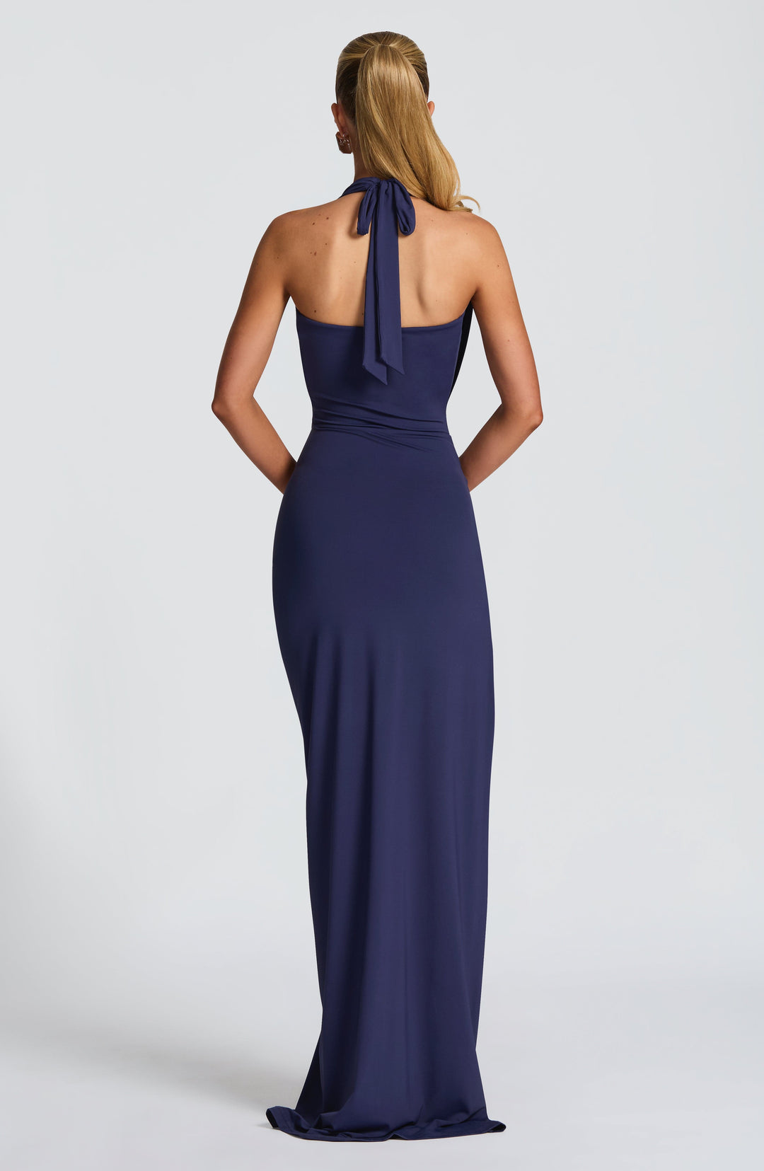 Vestido Maxi Halter em Jersey Slinky na Cor Azul Marinho