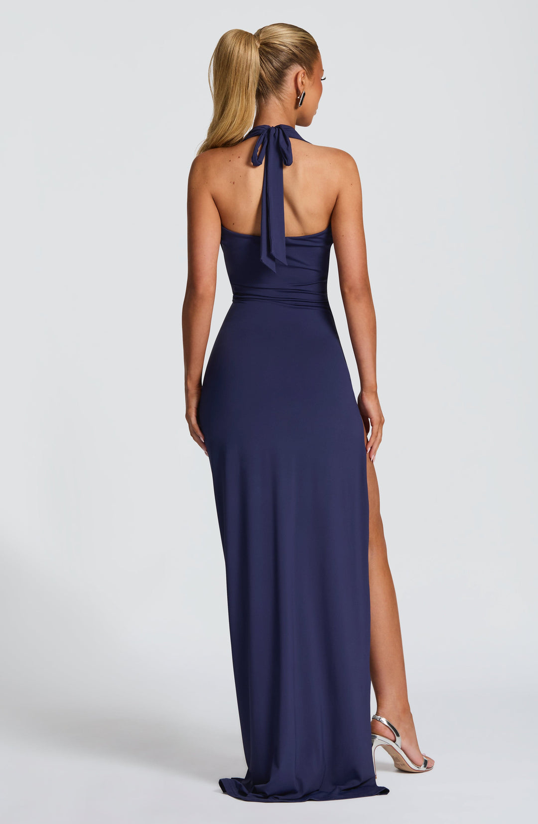 Vestido Maxi Halter em Jersey Slinky na Cor Azul Marinho