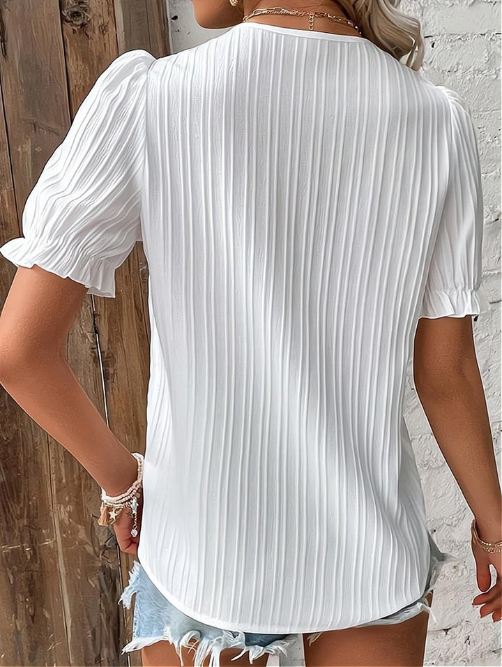 Blusa Plissada com Decote em V, Mangas Bufantes e Renda